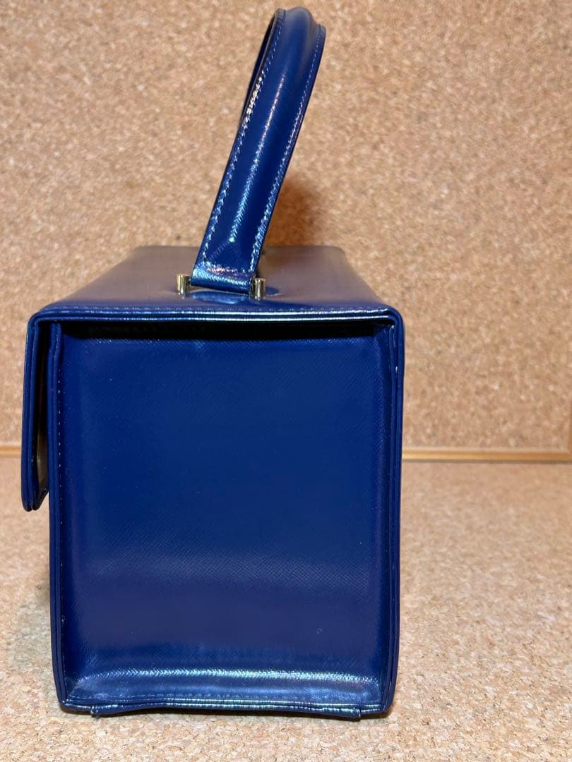 美品ヴェルサーチハンドバッグバニティバッグ　青　チャームつき