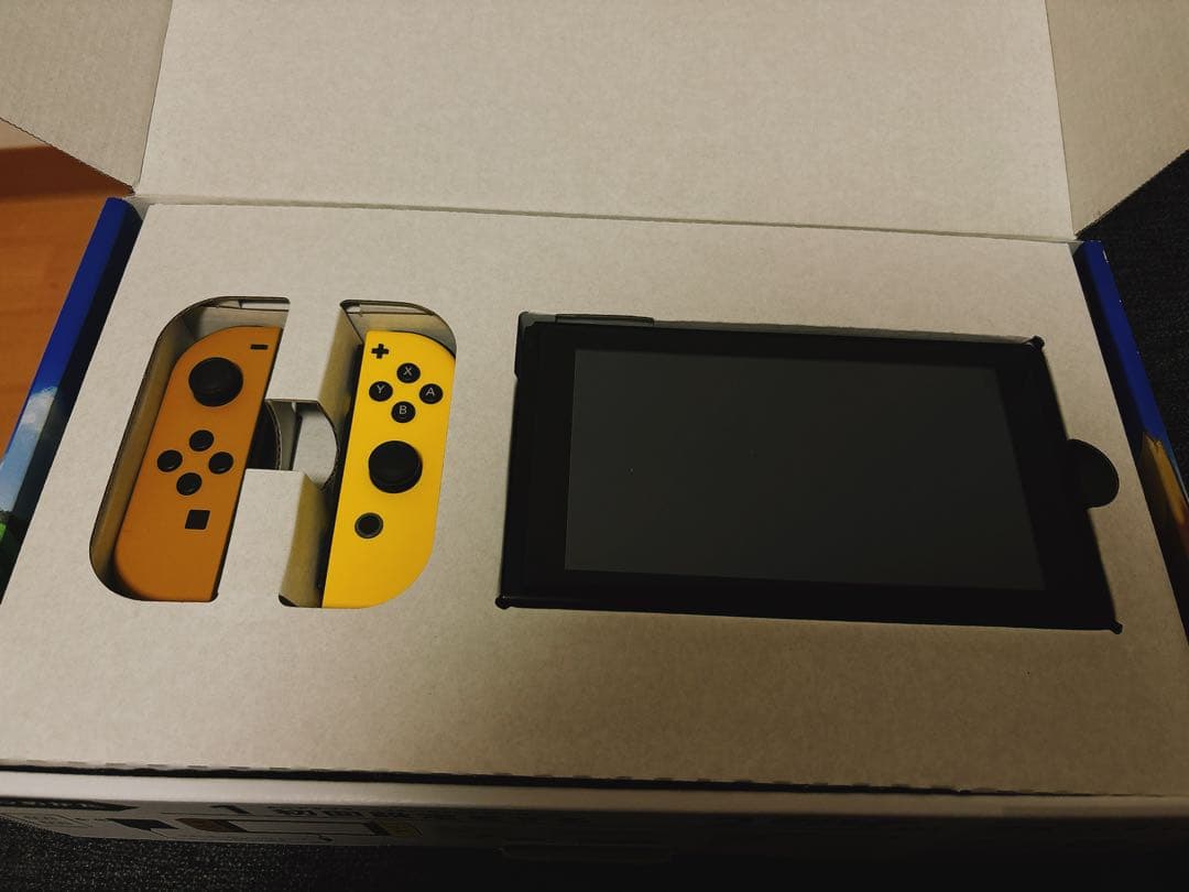 Nintendo Switch レッツゴーイーブイ ピカチュウ本体