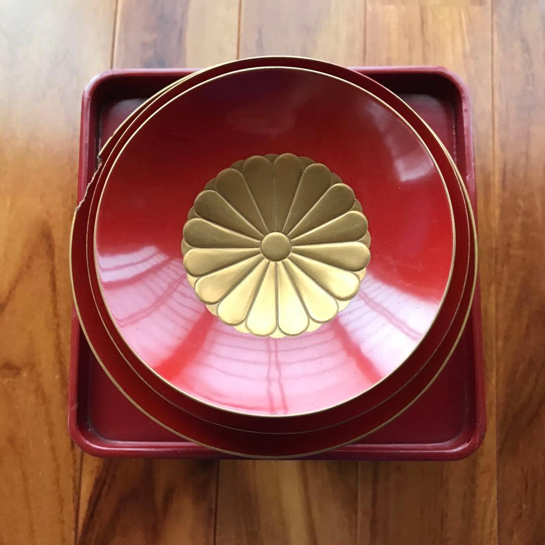 赤い漆の花弁模様　膳セット
