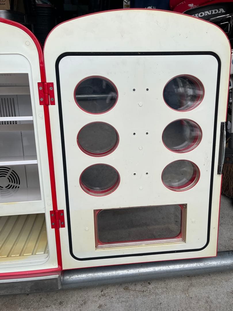 自動販売機型冷蔵庫 アメリカンレトロデザイン