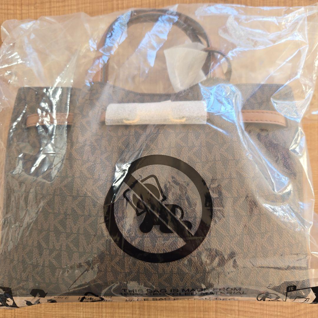 新品タグ付き マイケルコースCARSON センタージップ サッチェル スモール