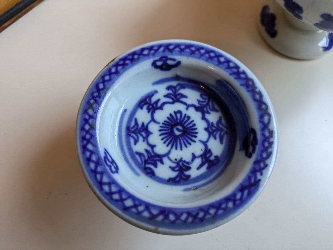 骨董 染付 盃洗 と 梅文高足杯(蝋印付)