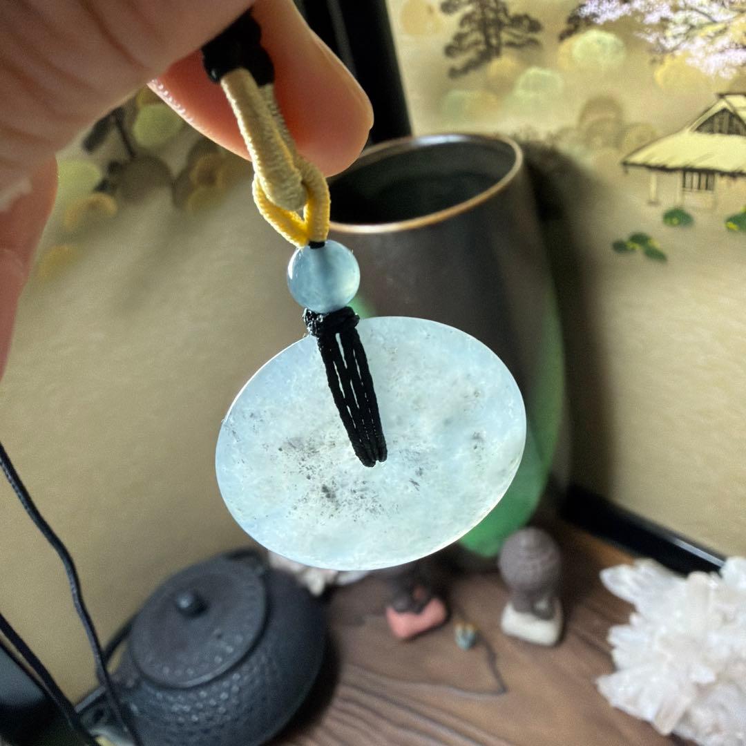 本翡翠、氷種高品質魔除け、黒混色平安玉璧ネックレス - メルカリ