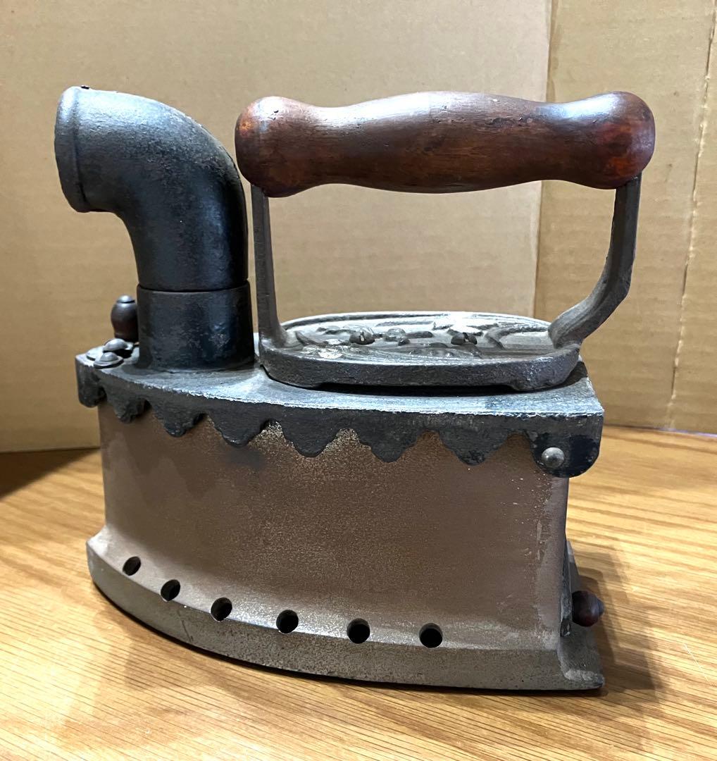 アンティーク 炭火アイロン 煙突付き 鉄鋳物製 古民具 骨董品 明治