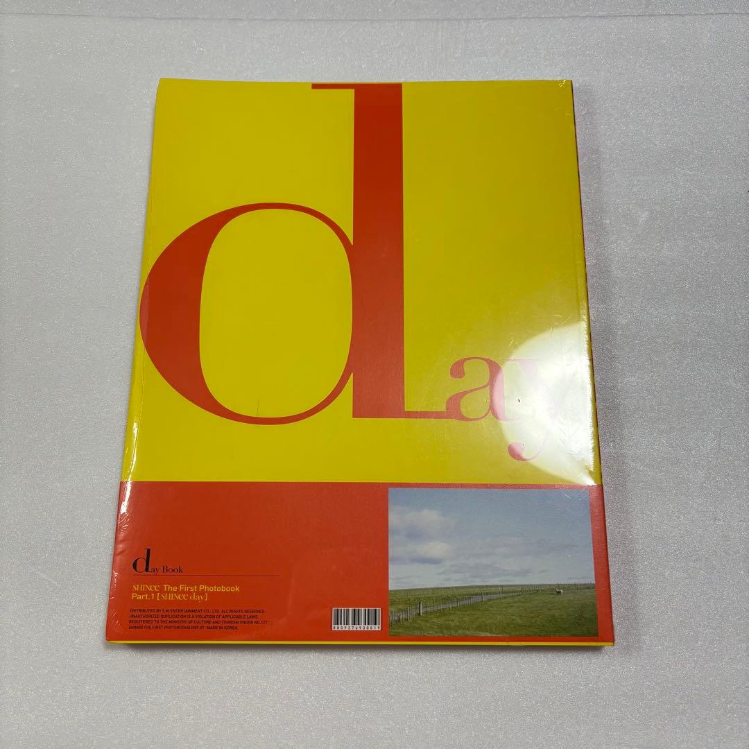 SHINee day FIRST PHOTOBOOK 写真集 新品未開封