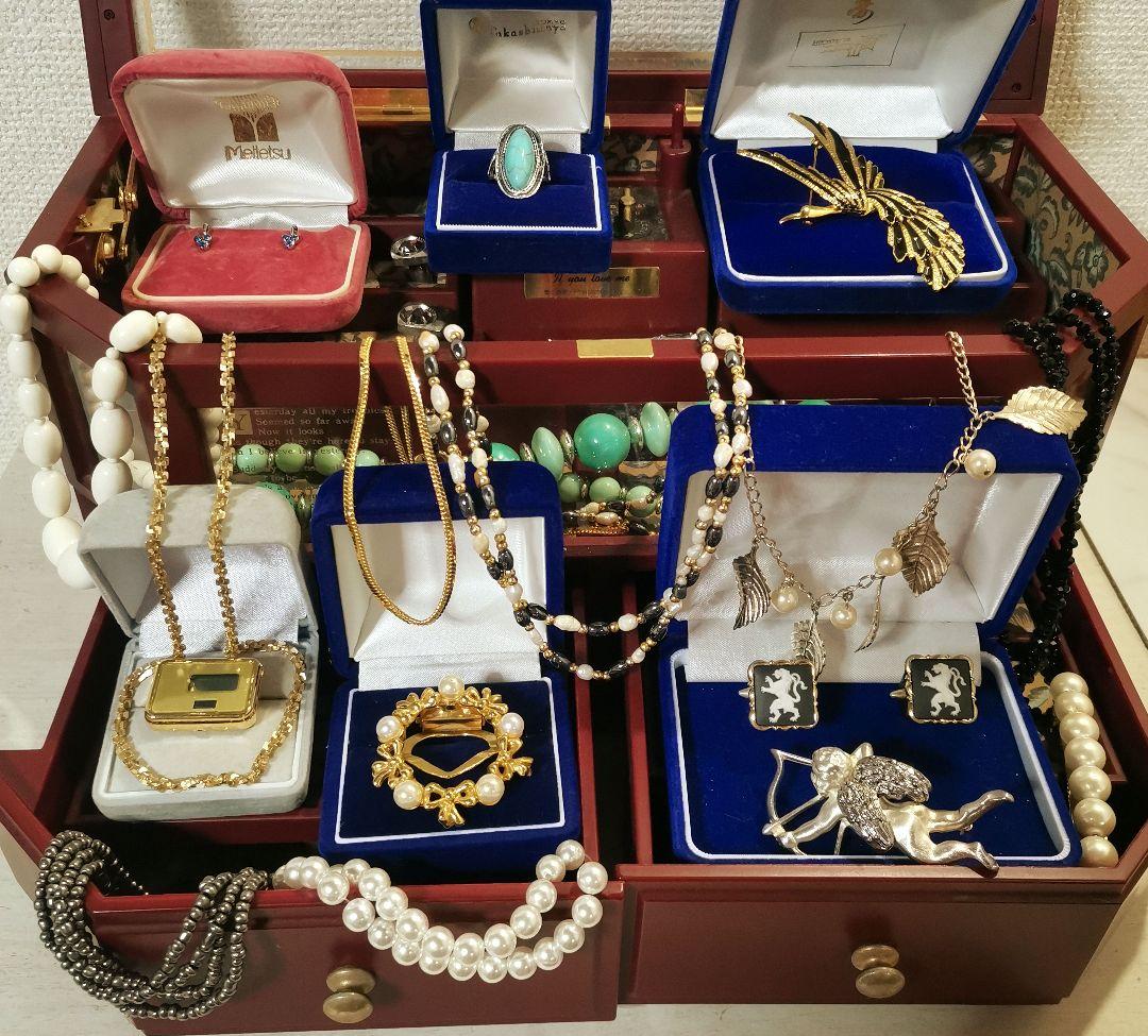 遺品整理 大量アクセサリ刻印 金色 喜平 WEDGWOOD 英国製 ブローチ