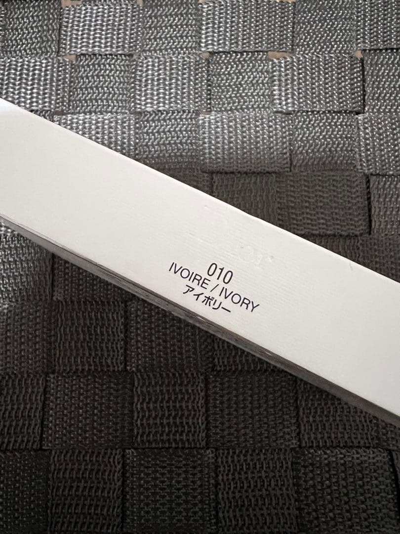 新品☆ カプチュールトータル トリプルコレクティング パウダーコンパクト#010