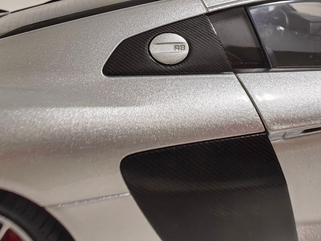 (最終限定値下げ 小汚れ要確認！)1/18アウディ R8 開閉ドア