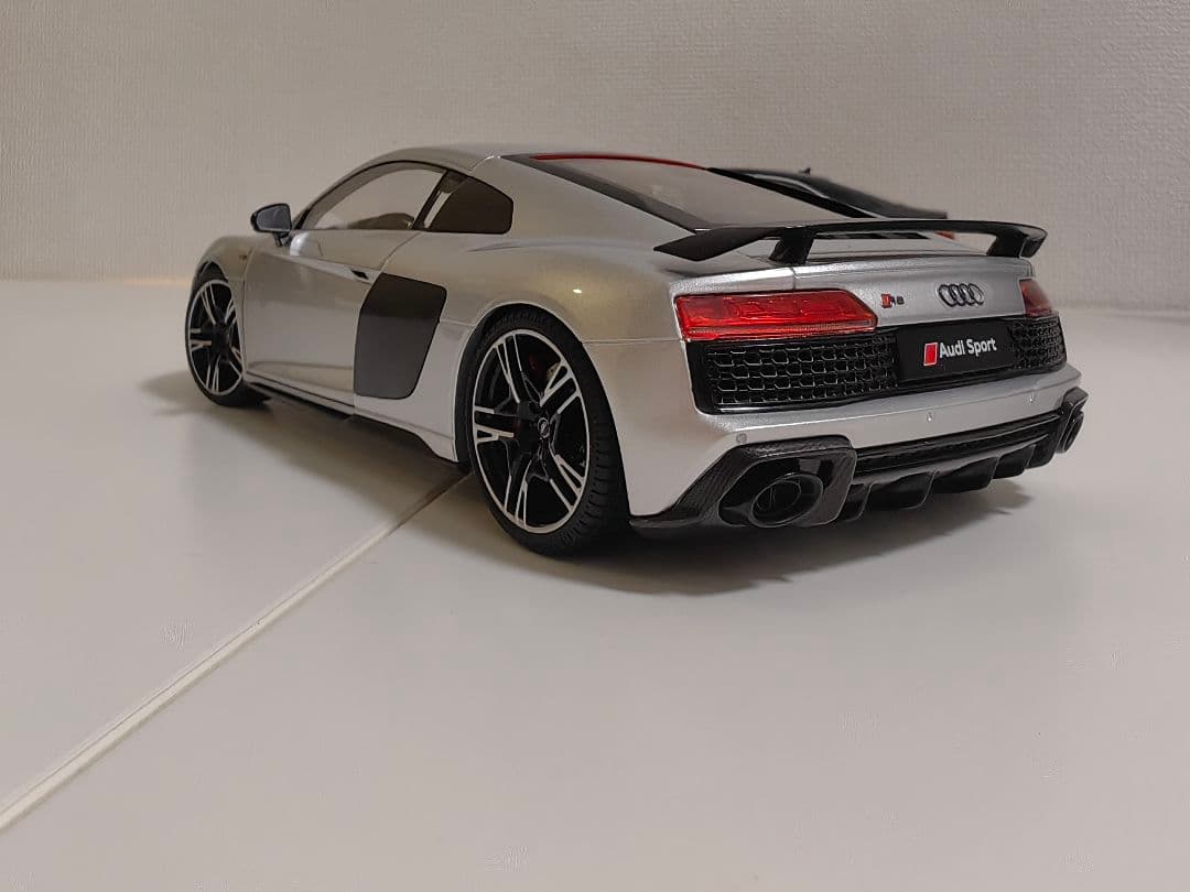 (最終限定値下げ 小汚れ要確認！)1/18アウディ R8 開閉ドア