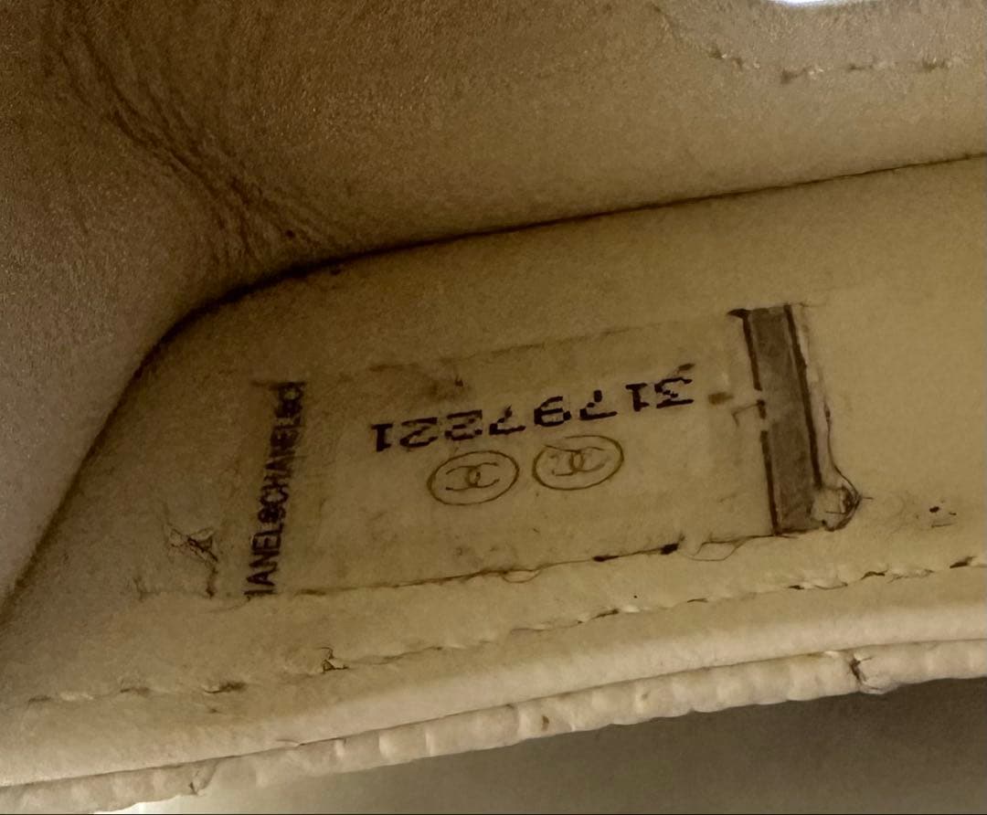 CHANEL AirPods Pro ケース マトラッセ チェーンストラップ付