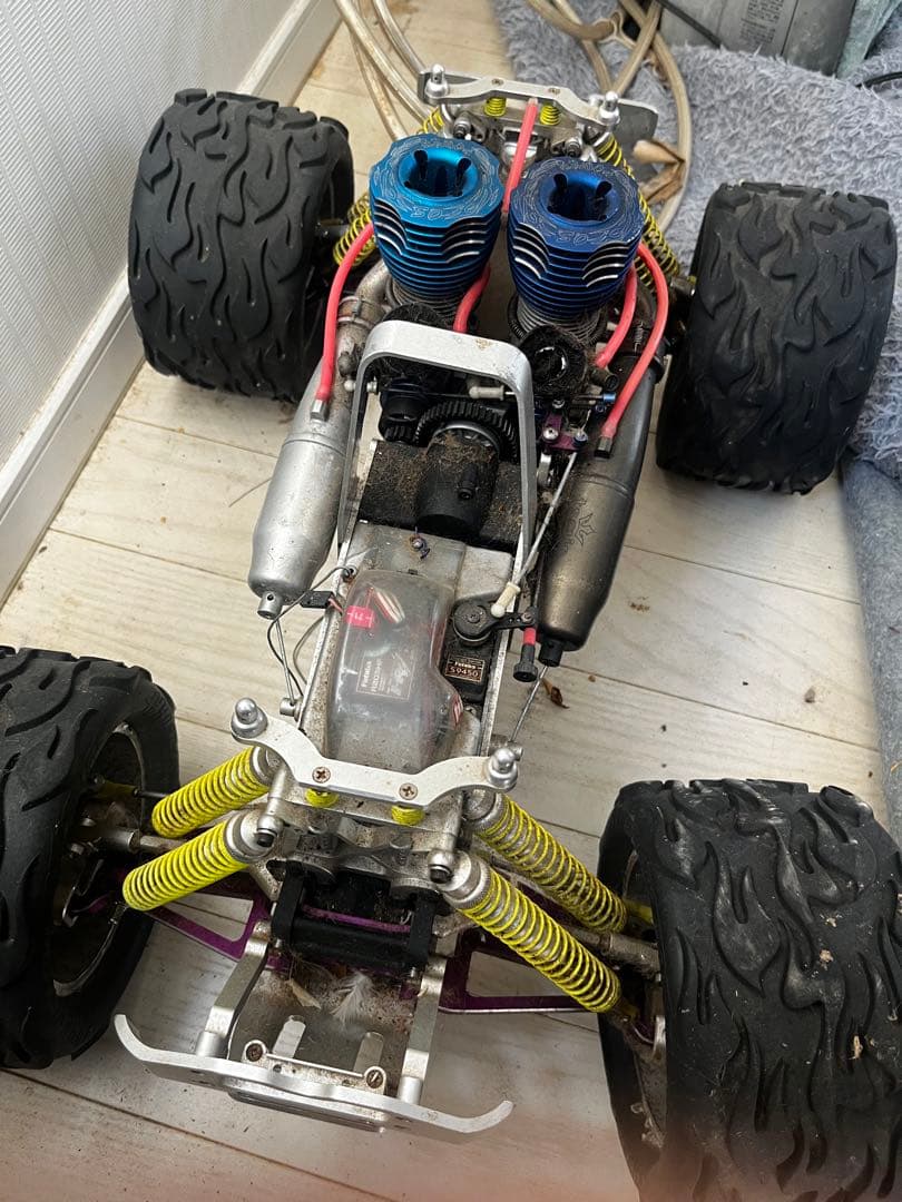 ラジコン　モンスタートラック モンスタートラック ラジコンカー オフロード 子供 速い 充電式 本格