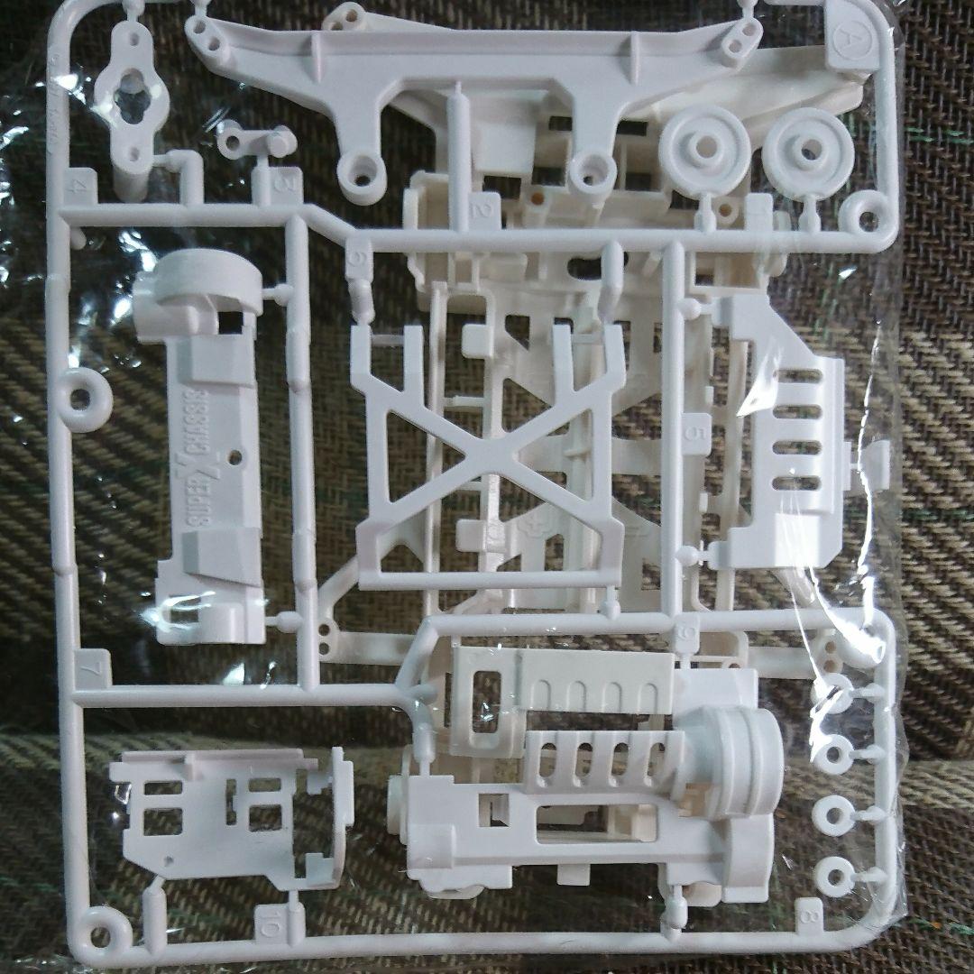 ミニ四駆 強化Xシャーシ ホワイト 限定