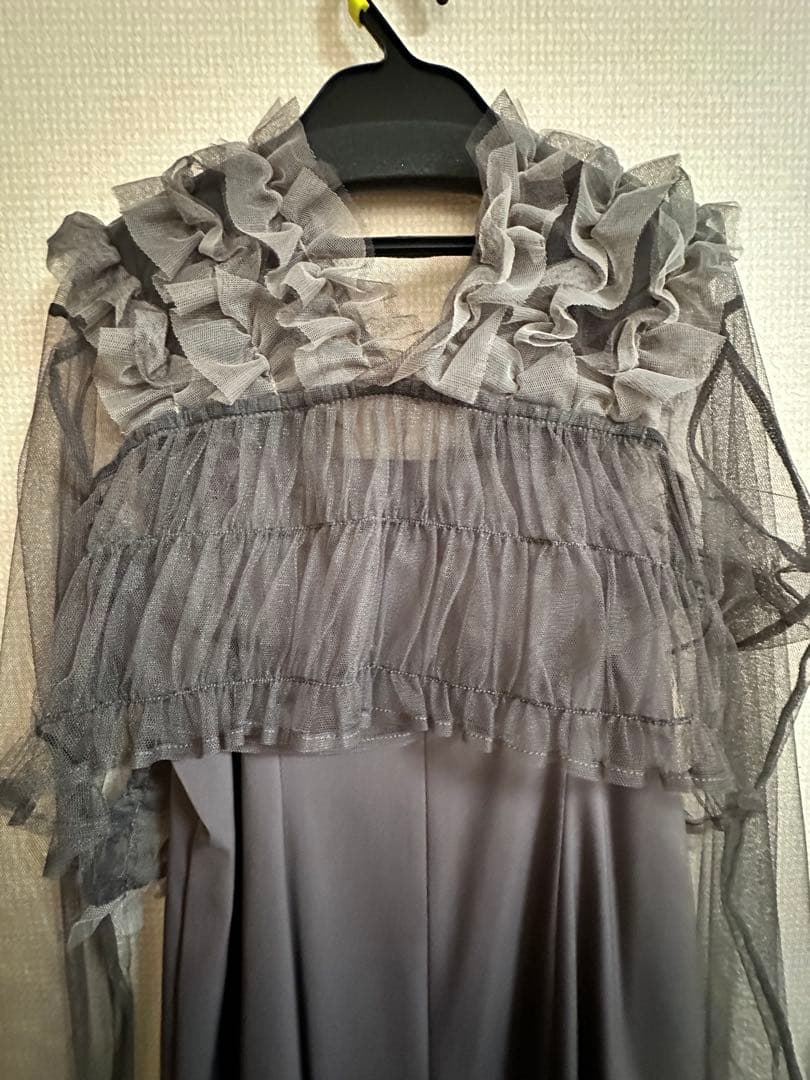 フリル付きグレーシフォンロングドレス