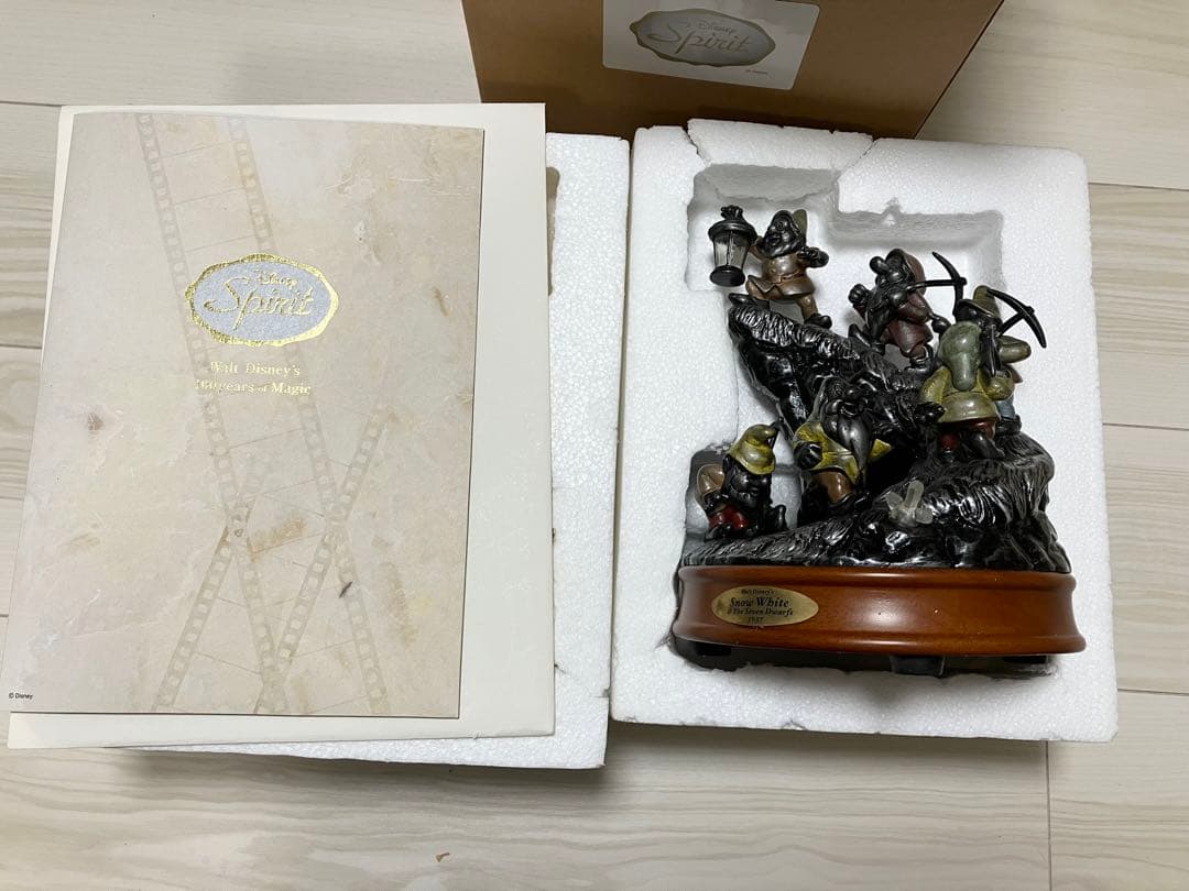 【限定100体】　白雪姫　7人の小人　ディズニー　100周年　フィギュアランプ