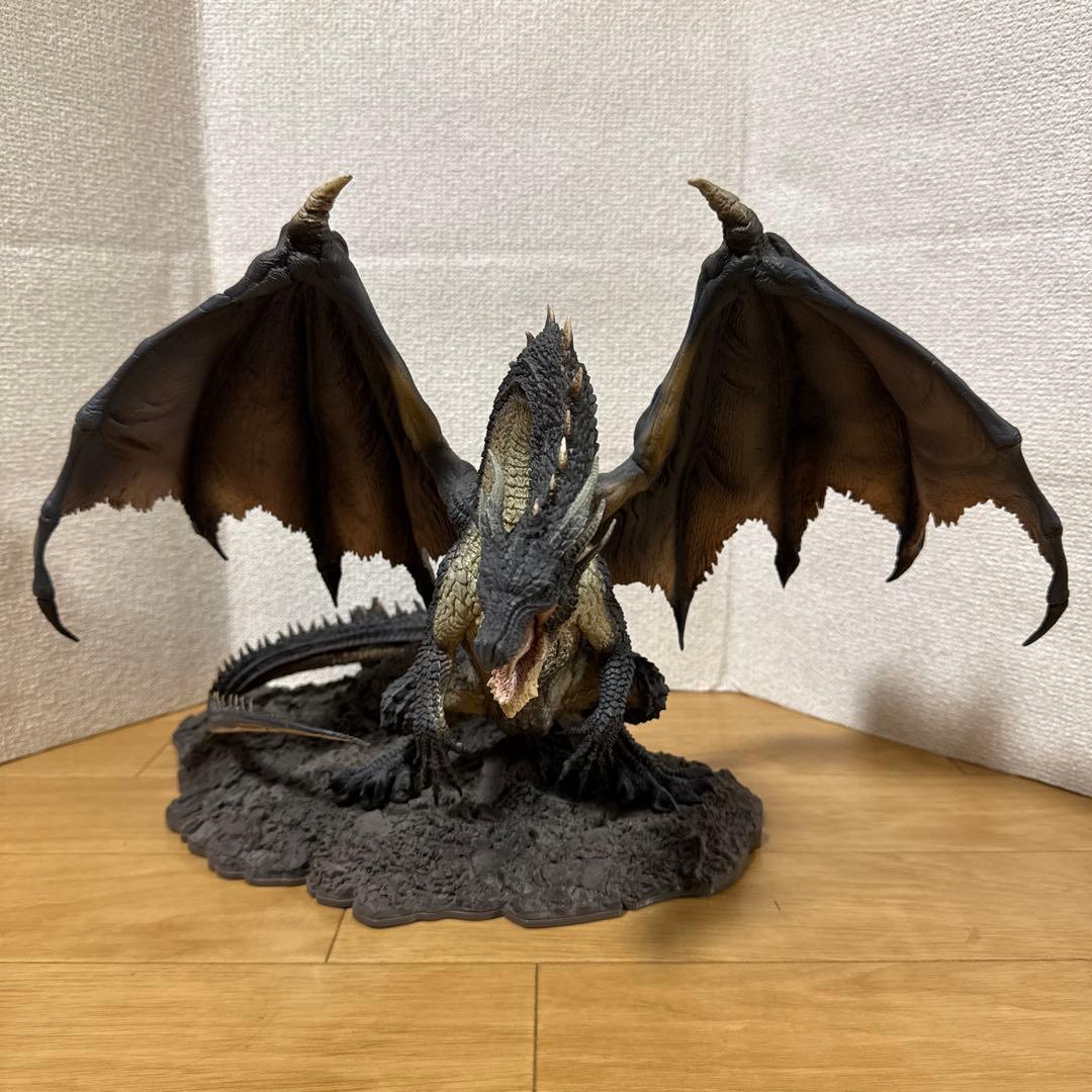 【黒龍　ミラボレアス】モンスターハンター フィギュア