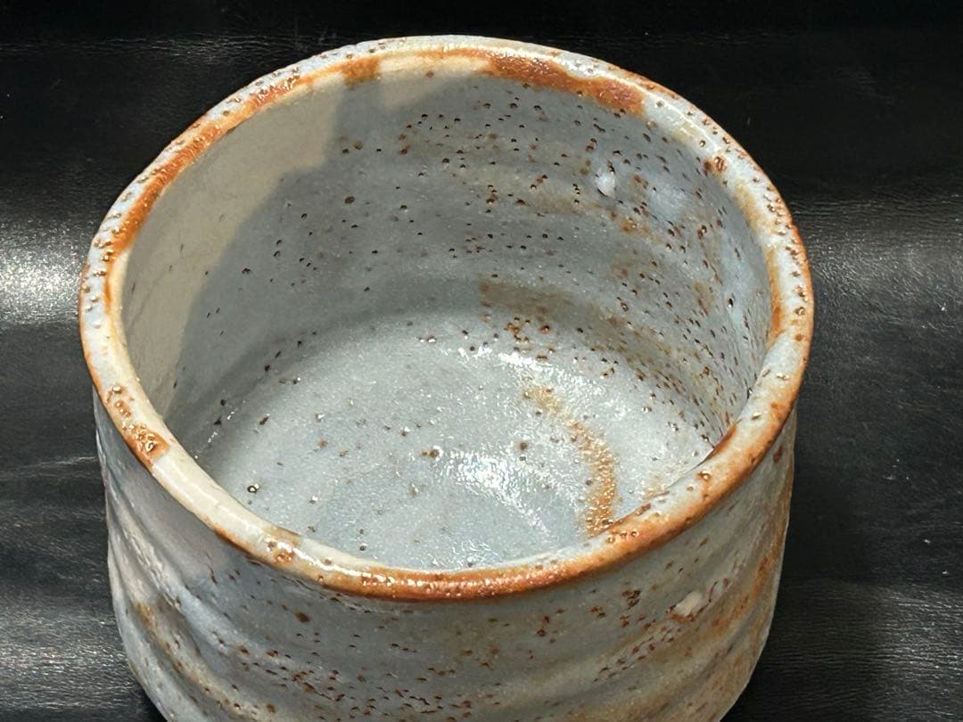 美しい古美術◾️蔵から美しい雪富士の見事な抹茶茶碗が出て来ました