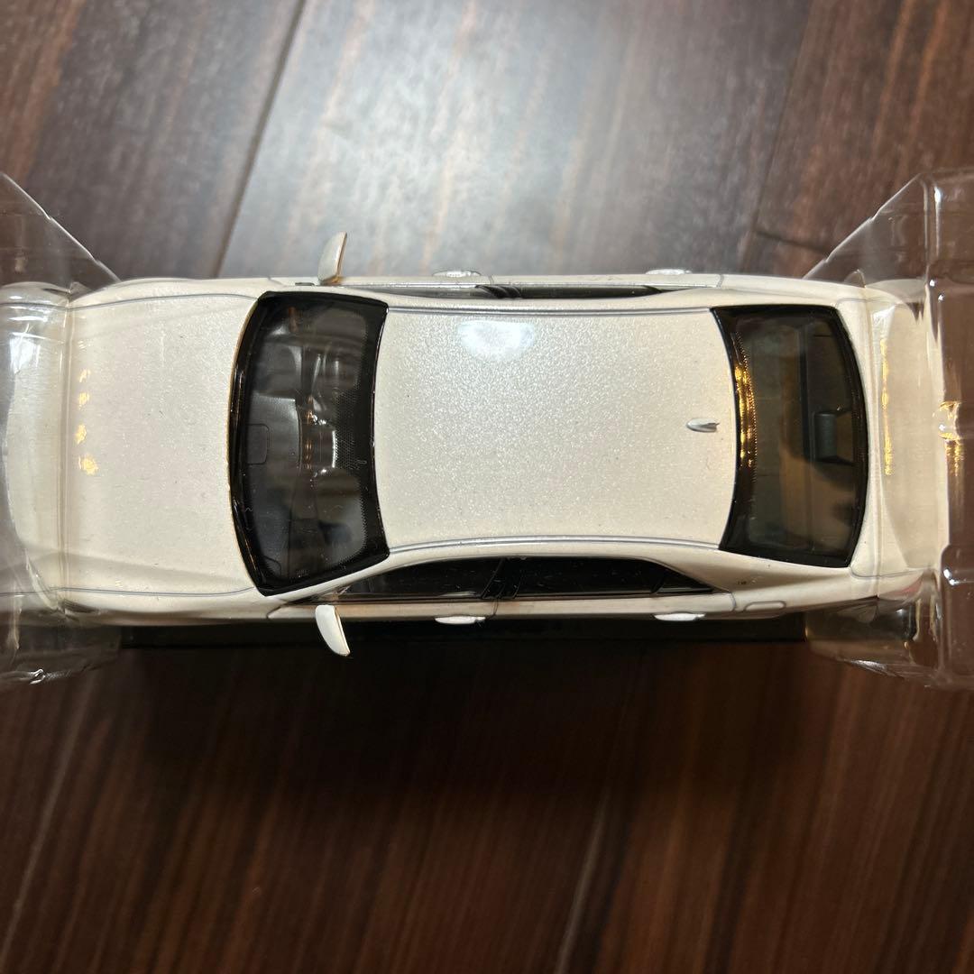 【非売品】クラウンアスリート白　ダイキャスト製カラーサンプル 1/30ミニカー