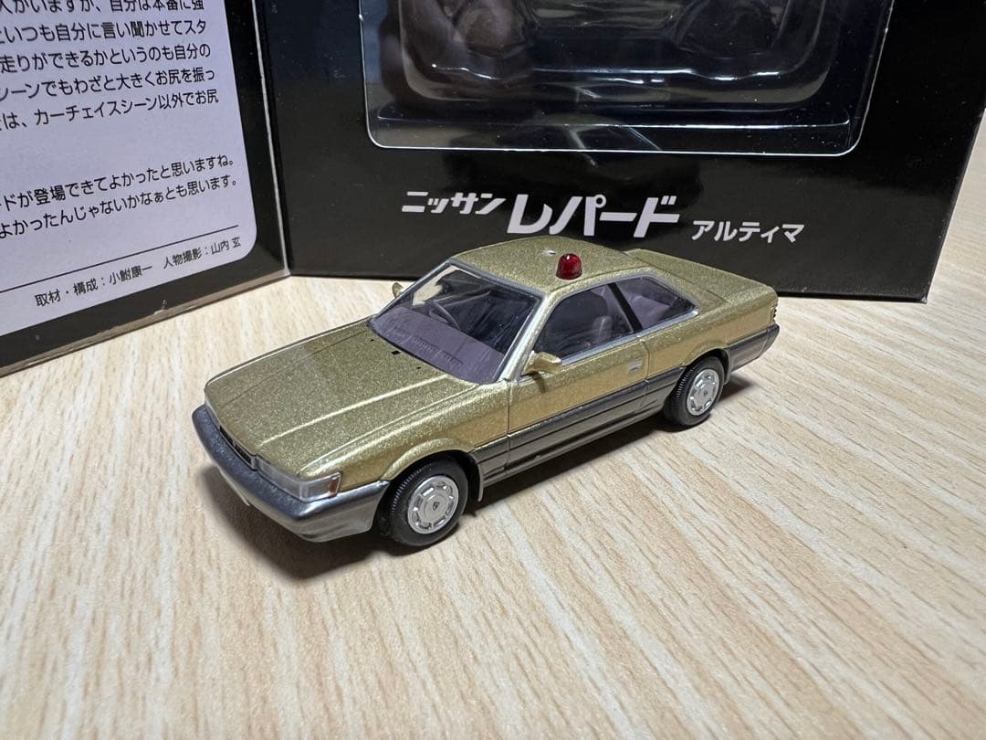 あぶない刑事05 日産レパード（金）