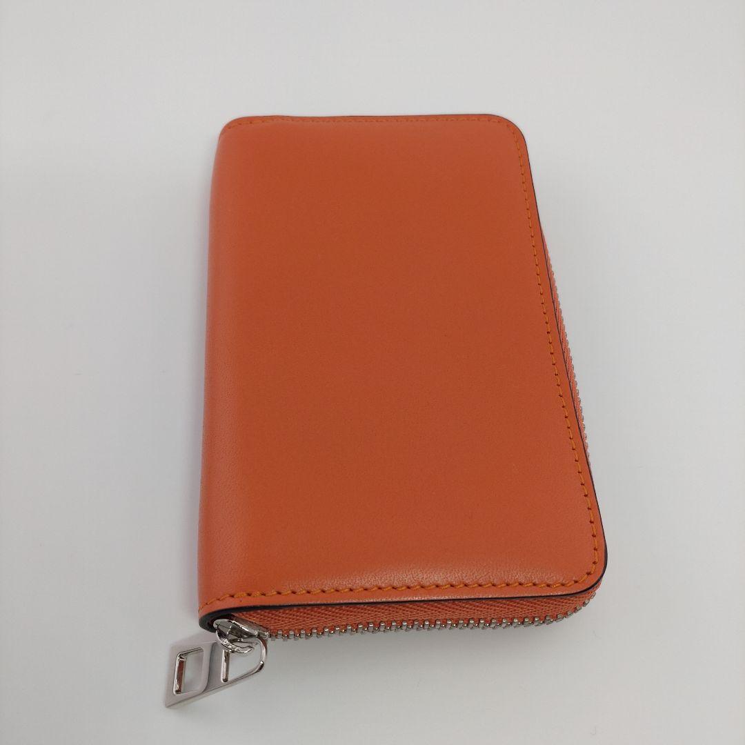 ロエベのカード、ケース