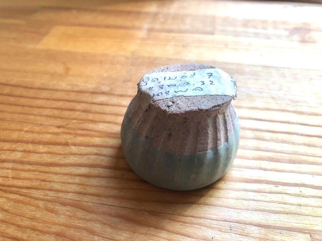 タイ・希少・骨董品】宋胡録（スンコロク）青磁 鎬紋 杯 ぐい呑み