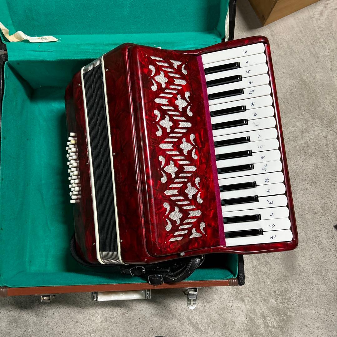 赤いアコーディオン 37鍵 ケース付き