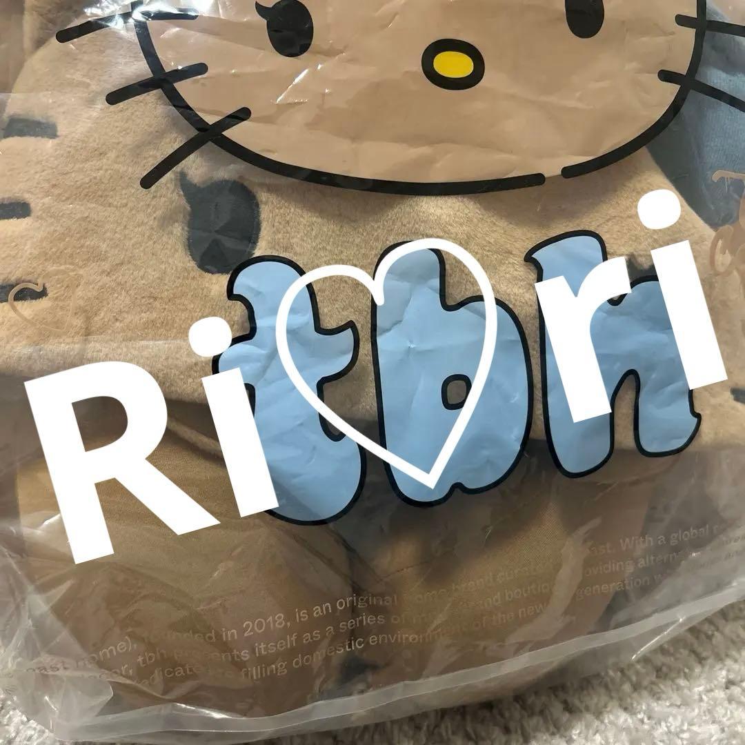 海外限定Hello Kitty x TBH ネックピロー - メルカリ