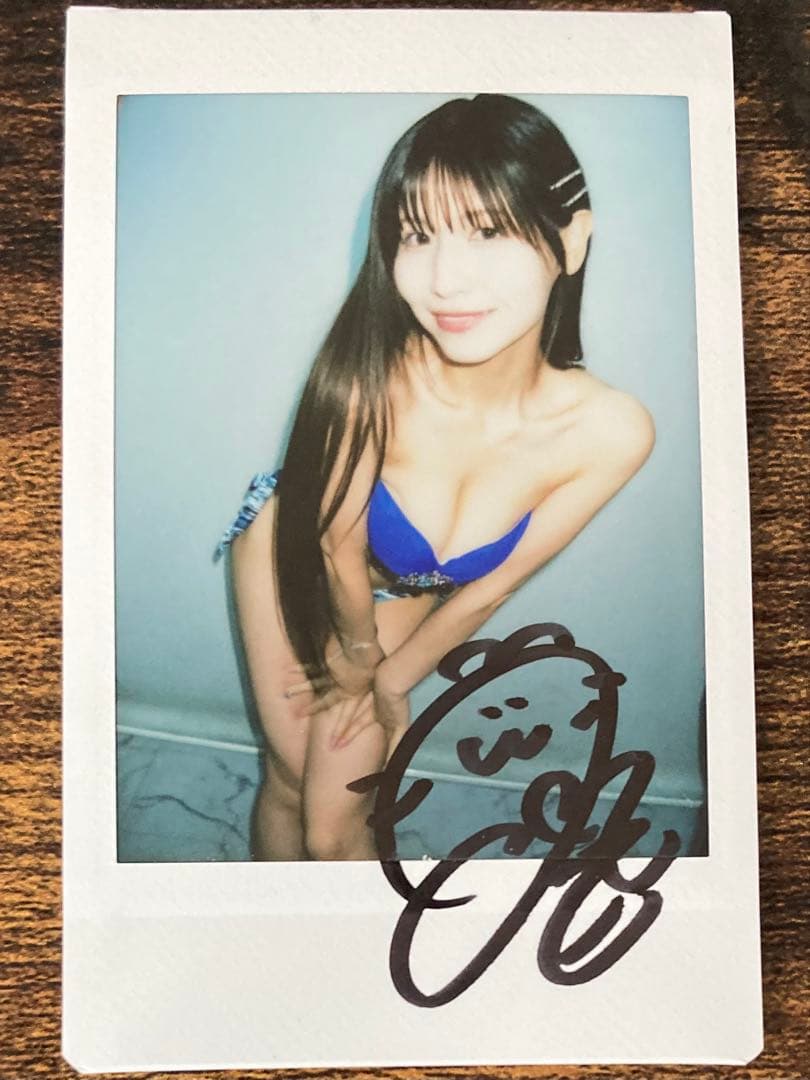 桜空もも】直筆サイン入りチェキver.1 - メルカリ