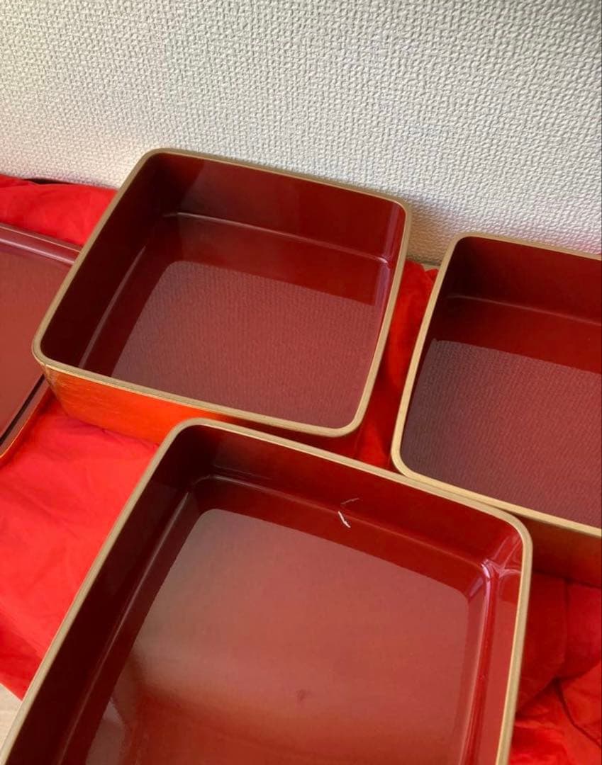 新品未使用　お重箱　お正月　金箔　松竹梅　迎春　朱塗り　螺鈿　貝　アンティーク