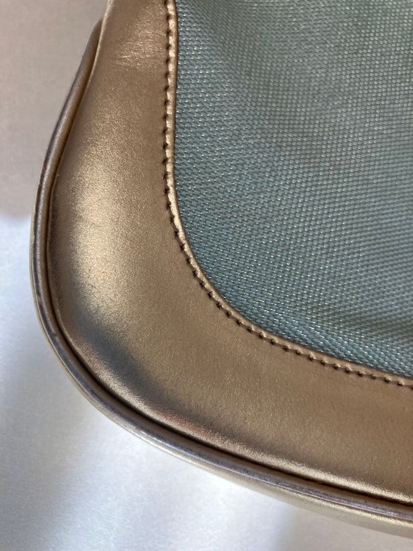 GUCCI水色と金色のショルダーバッグ