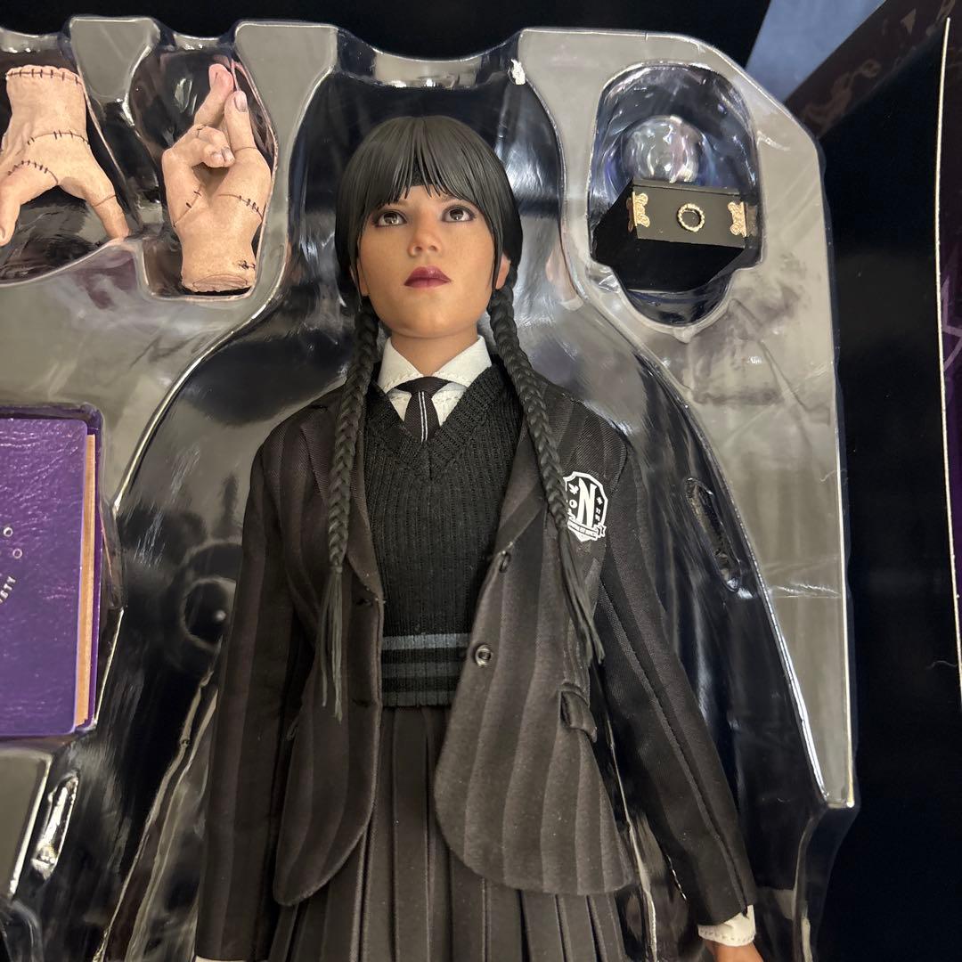 開封品】ホットトイズ ウェンズデー Wednesday 1/6 - メルカリ