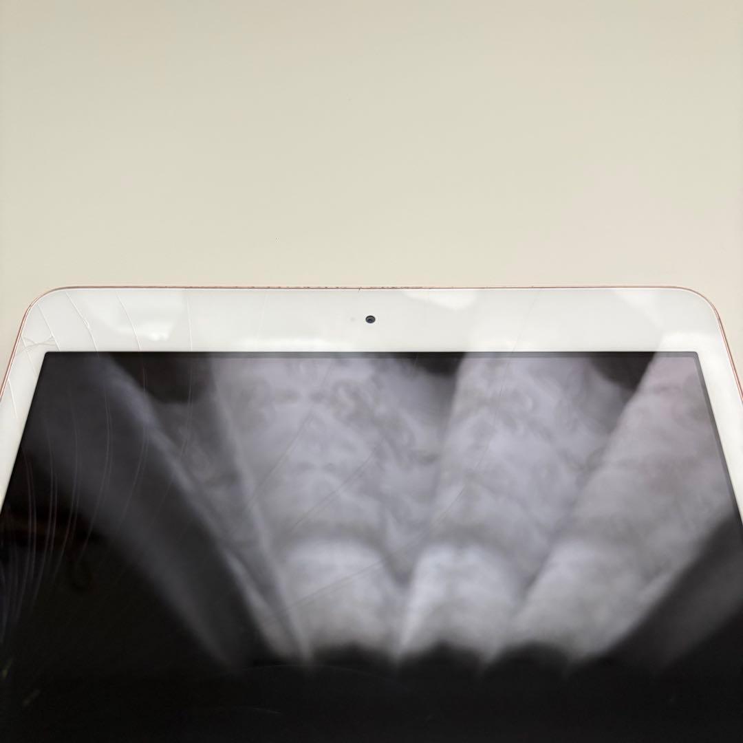 画面割れ・操作可能】iPad 第8世代 32GB ゴールド Wi-Fiモデル