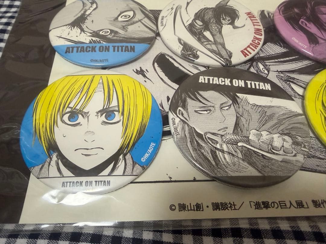 進撃の巨人 進撃の巨人展 缶バッジセット 進撃の巨人 描き下ろし缶バッジセット – IG Port ONLINE STORE