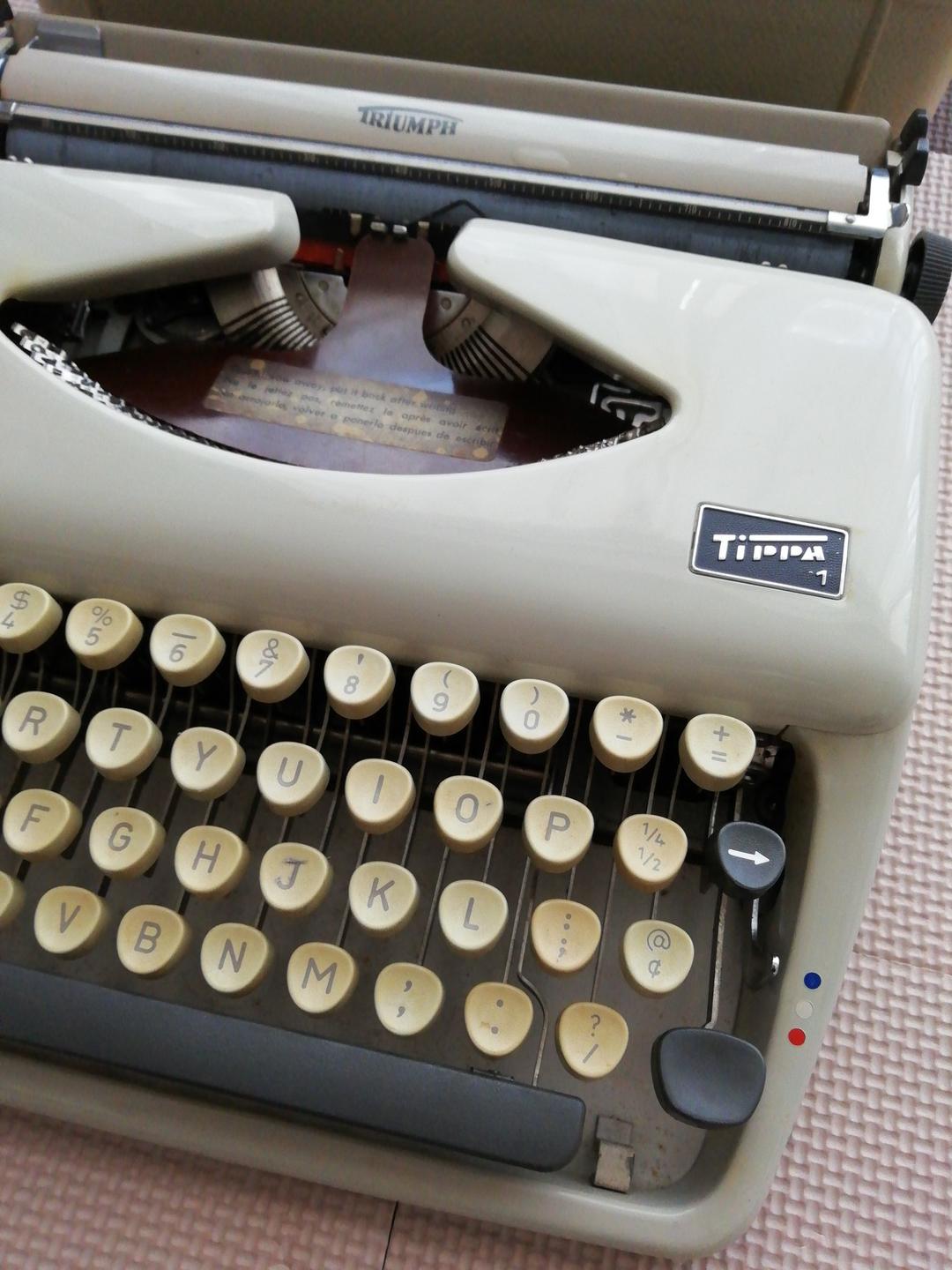 triumph タイプライター　1975年頃購入　昭和40年代　昭和50年代