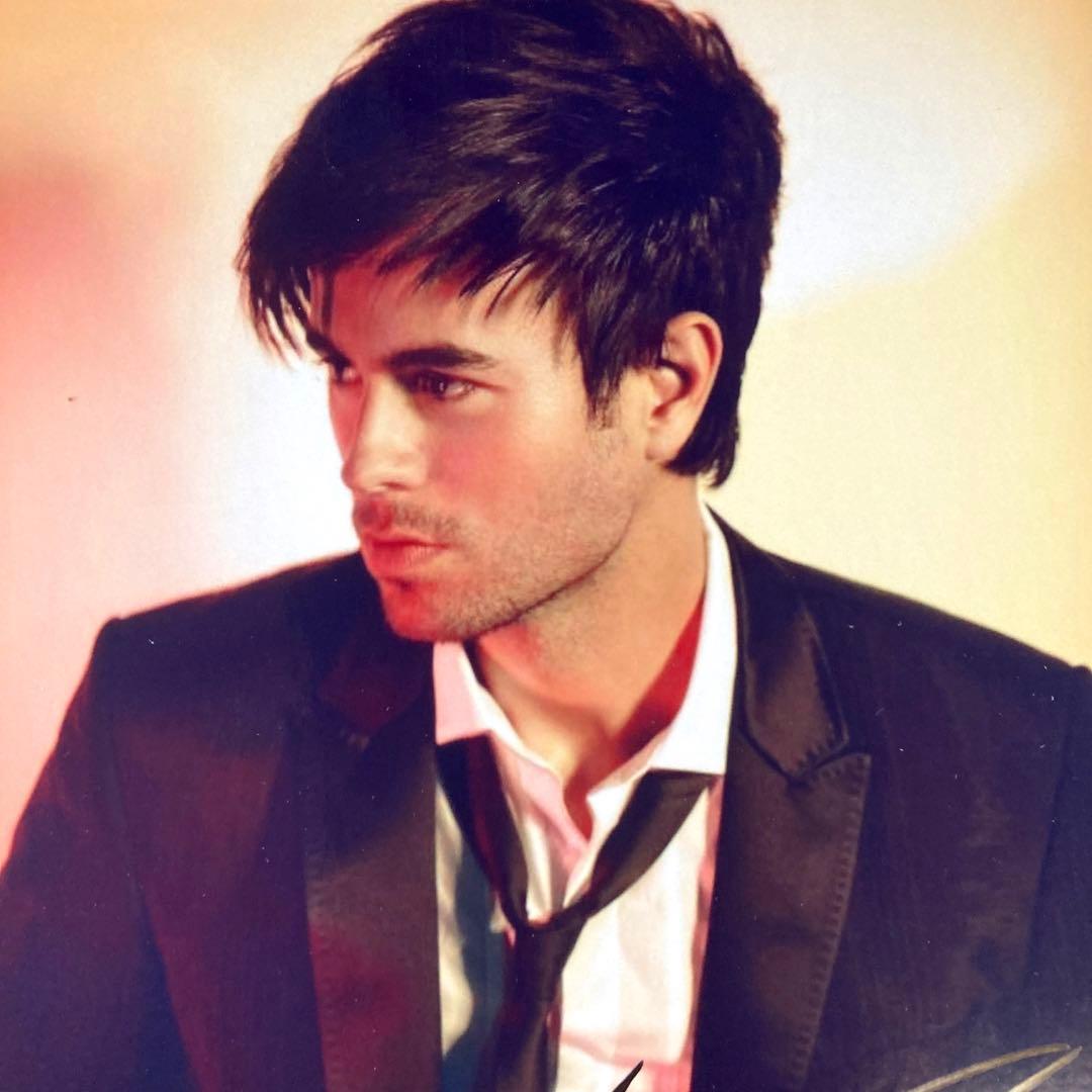 エンリケ・イグレシアス直筆サイン入り超 大型写真Enrique Ig