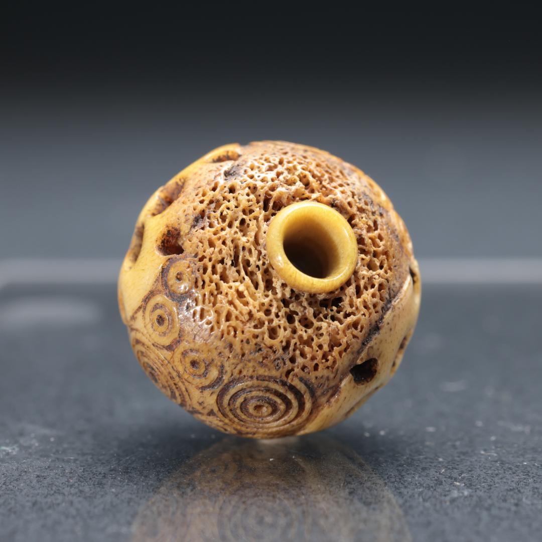 緒締め玉花菱文様鹿角骨董胴乱印籠 R1447