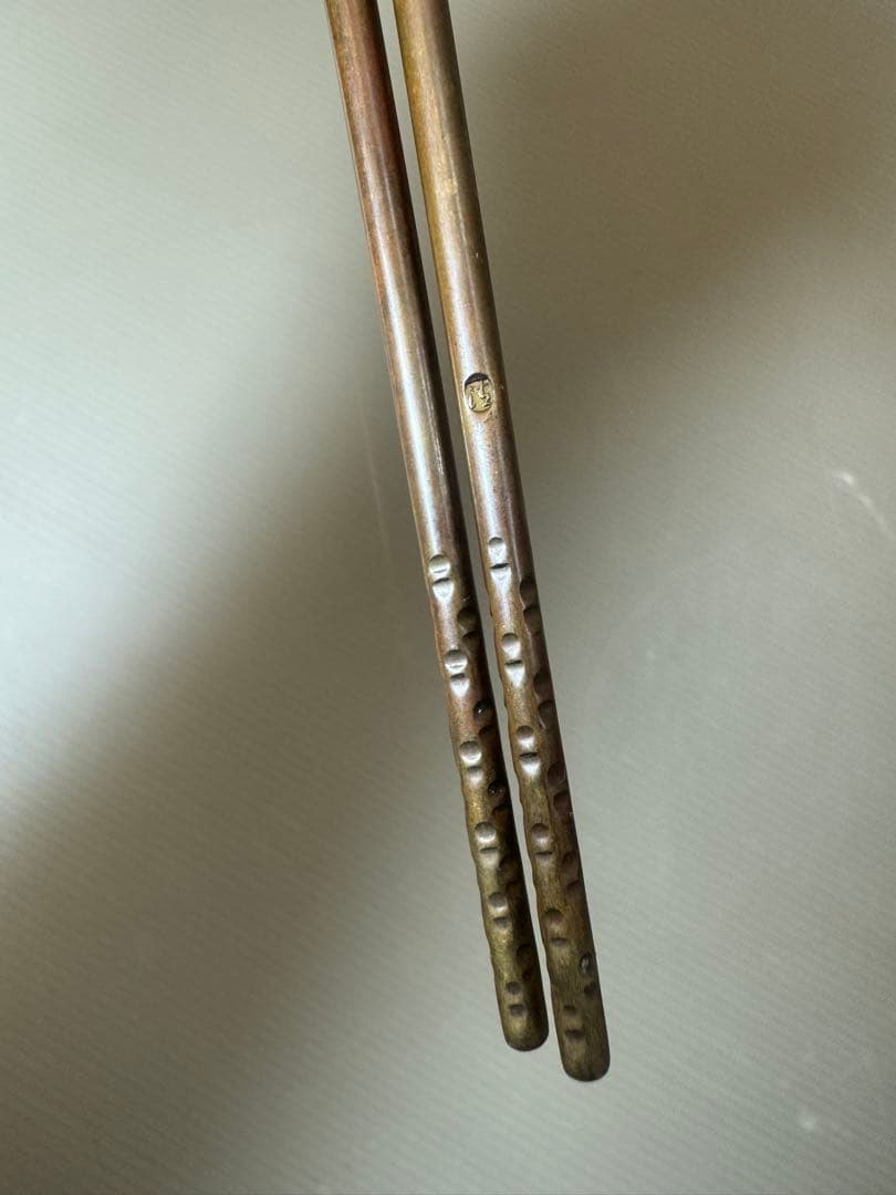 2910 火箸 南鐐松笠頭 真鍮 大西清右衛門作 茶道具