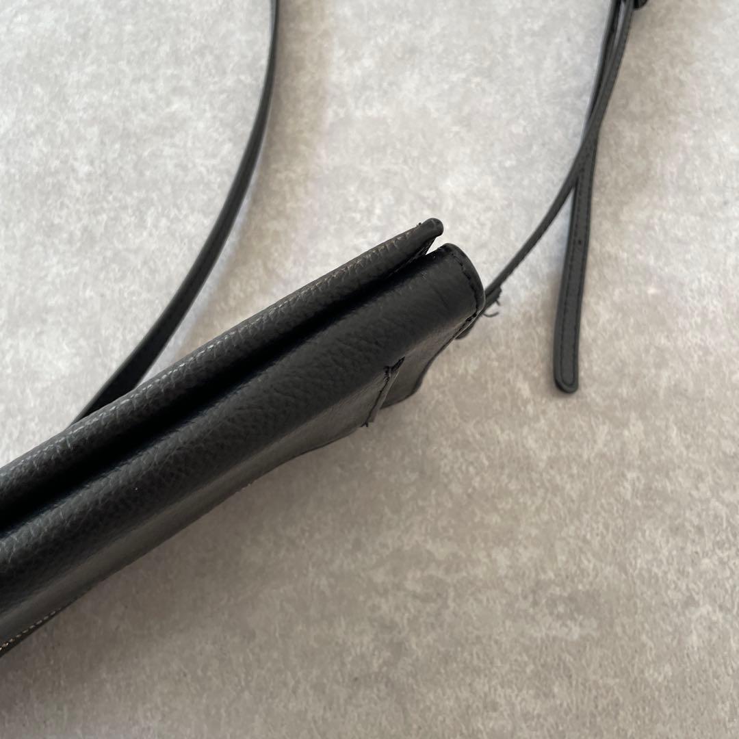 美品 イアパピヨネ Brooklyn Charm馬チャームウォレットショルダー