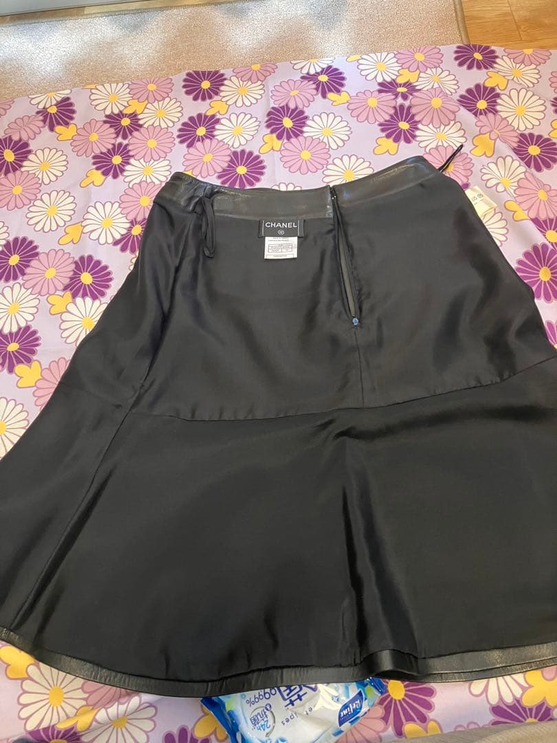 CHANEL レザースカート