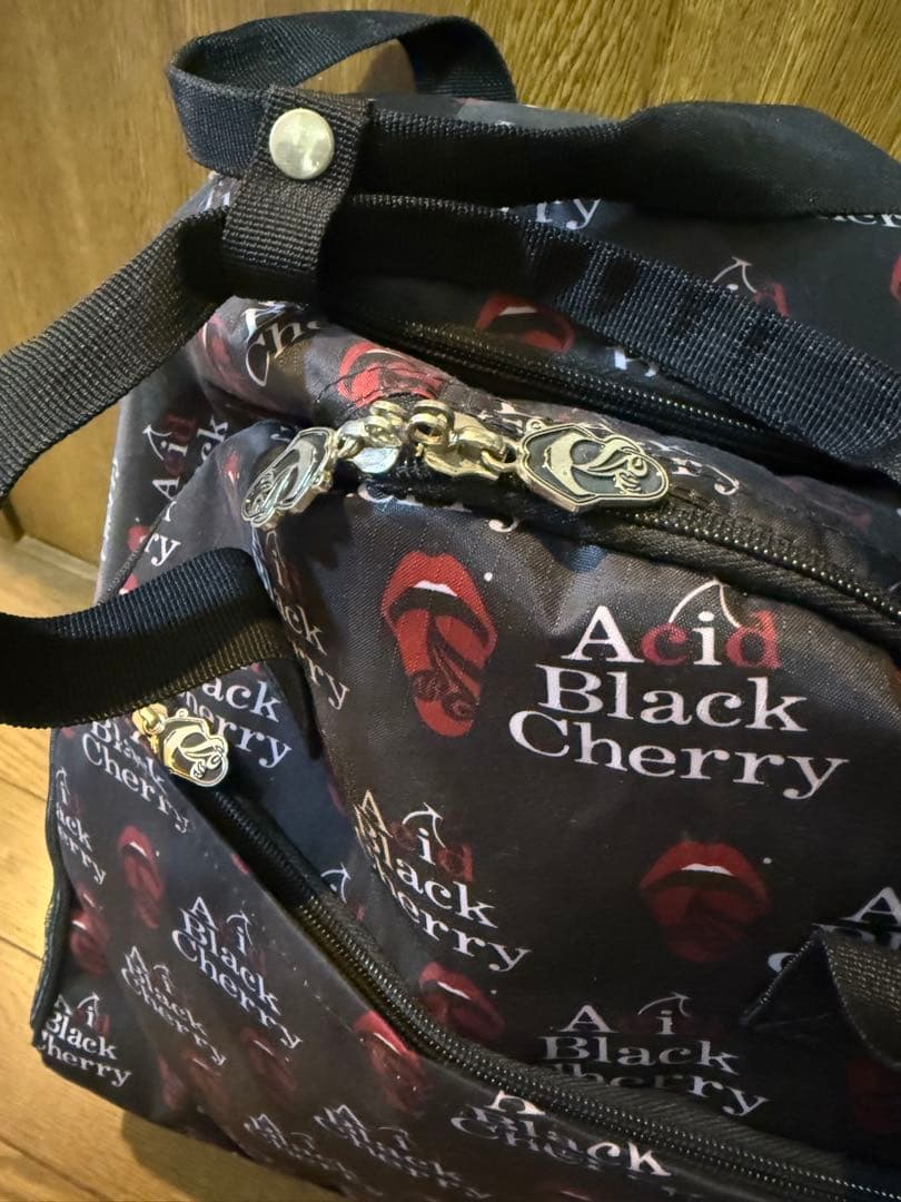 Acid Black Cherry ソフトキャリーケース - メルカリ