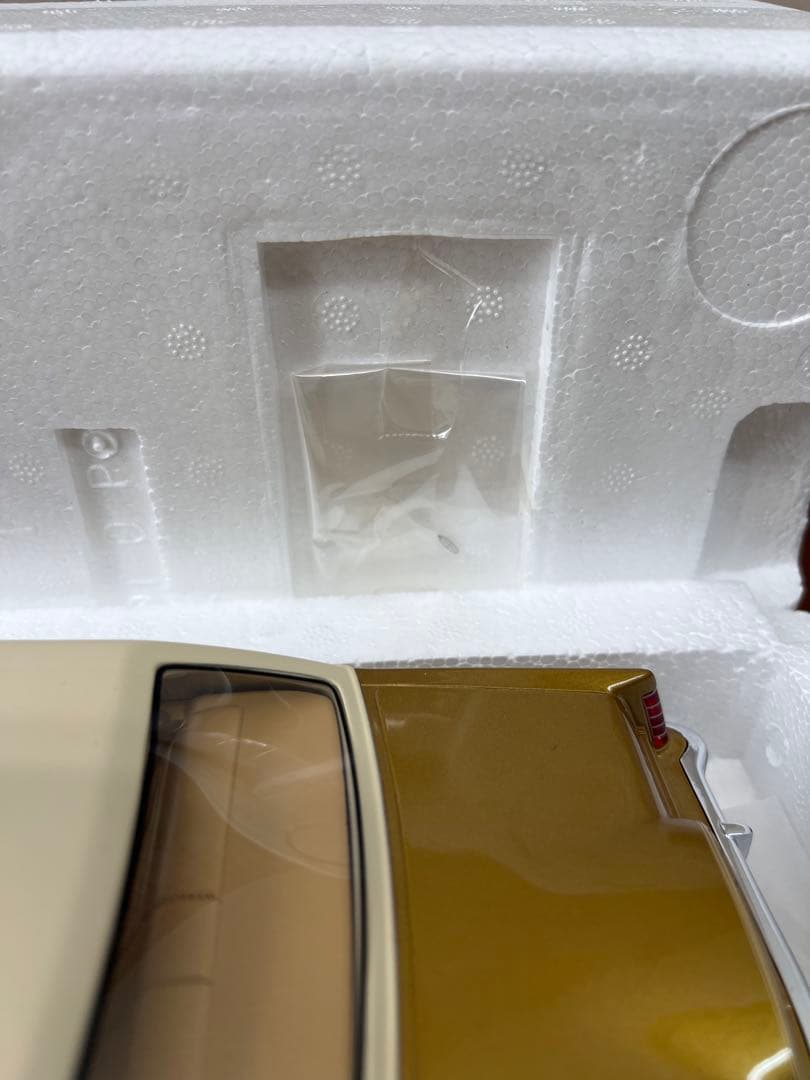 No284 ミニカー1/18 Lincoln Continental Mk5