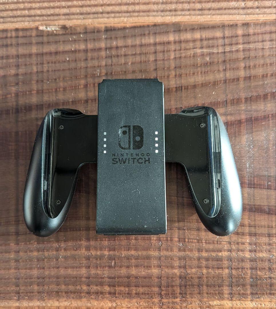 Nintendo Switch 本体とジョイコングリップ