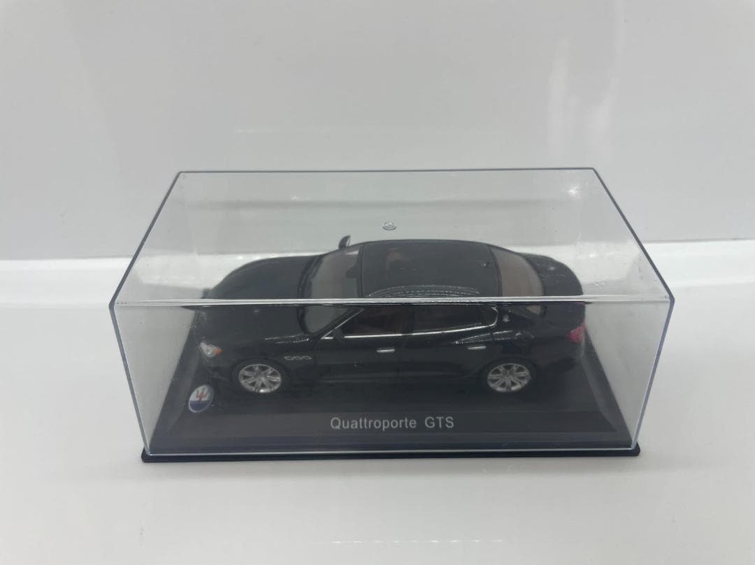 402-448 1/43 マセラティ Quattroporle GTS ブラック