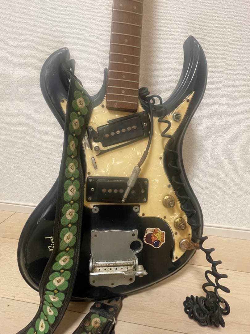 g*e様 エレキギター 黒 ストラップ付き