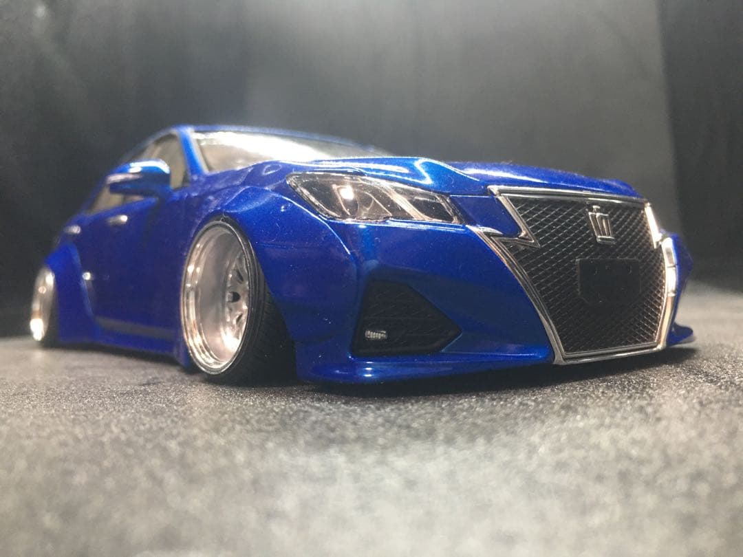 旧車VIPカープラモデル完成品アオシ210クラウンアスリート後期1／24