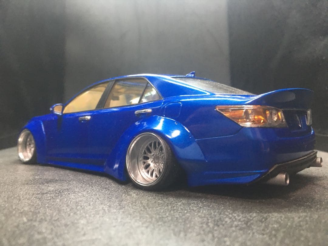 旧車VIPカープラモデル完成品アオシ210クラウンアスリート後期1／24