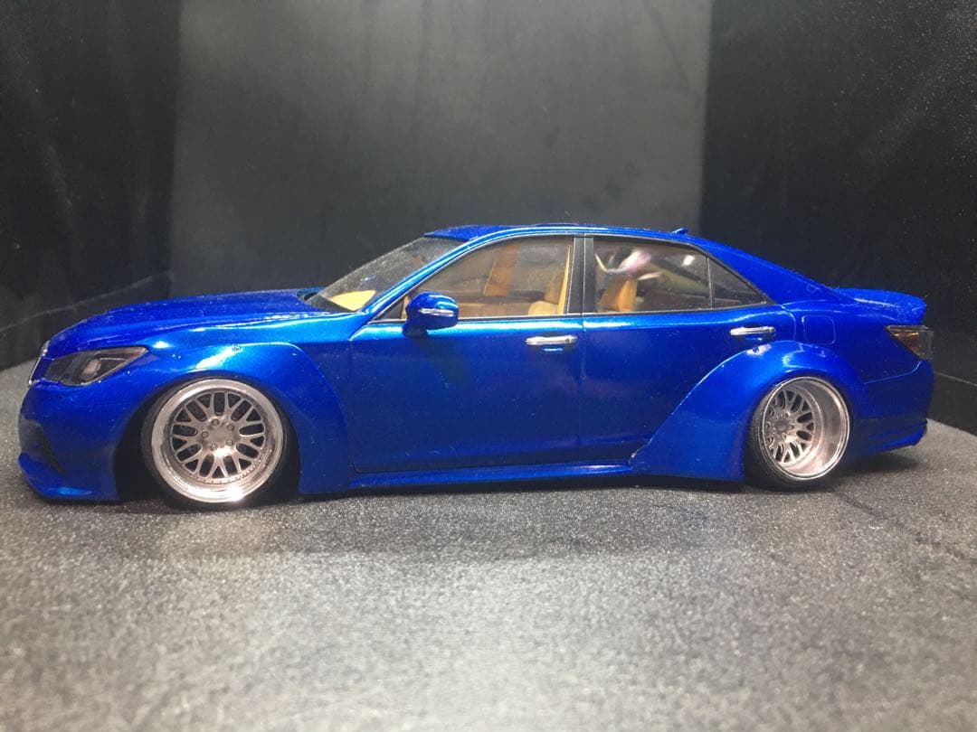 旧車VIPカープラモデル完成品アオシ210クラウンアスリート後期1／24