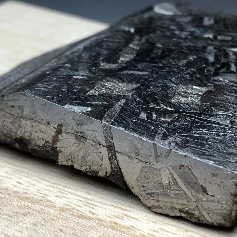 隕石 鉄隕石 アルタイ隕石 原皮付き ナチュラル 原石 重さ約131g