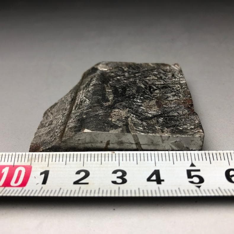 隕石 鉄隕石 アルタイ隕石 原皮付き ナチュラル 原石 重さ約131g