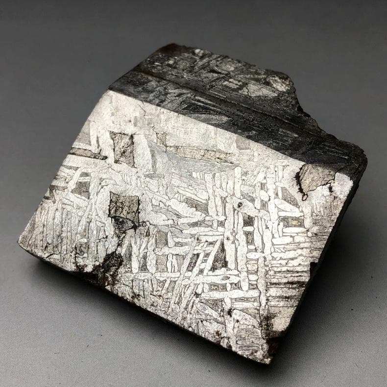 隕石 鉄隕石 アルタイ隕石 原皮付き ナチュラル 原石 重さ約131g