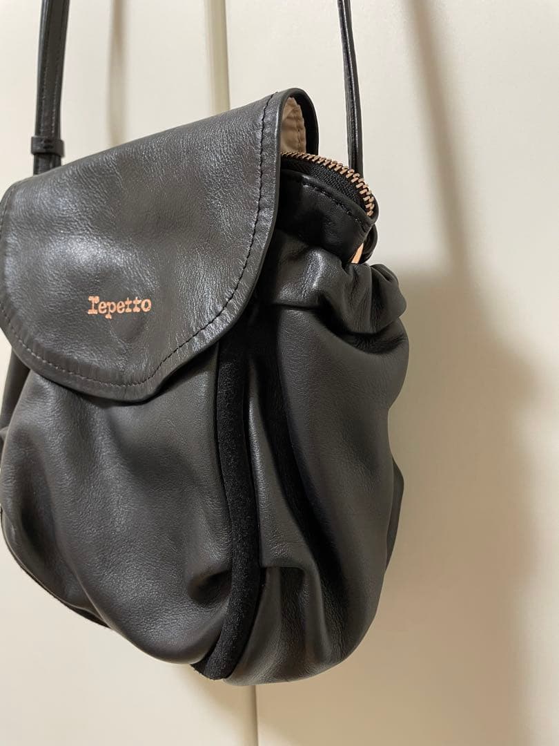 【お値下げ】repetto（レペット） レザーショルダーバッグ 黒 保存袋付き